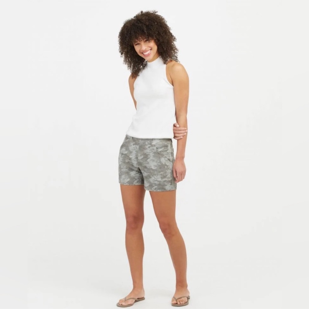 Spanx stretch twill shorts size xl